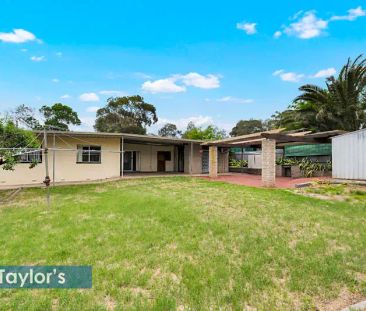 “A STYLISH AND SPACIOUS ENTERTAINERS DREAM WITH CHARACTER AND COMFORT” - Photo 1