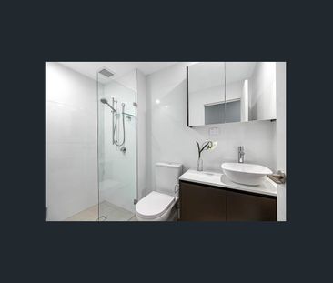 Near New Designer Apartment in Convenient Location - Photo 4