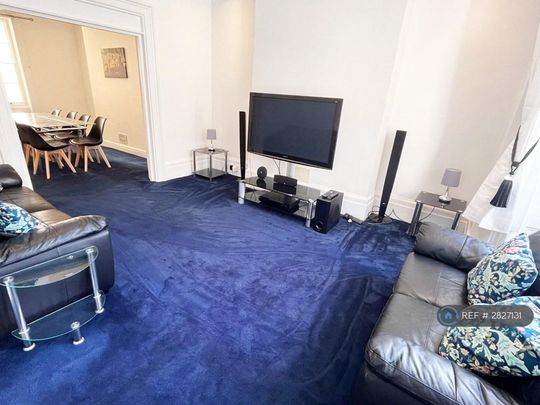 1 bedroom in a house share to rent - Photo 1