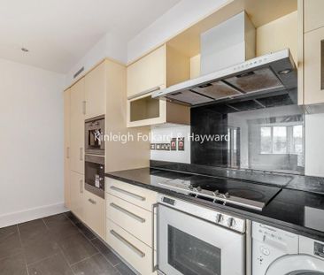 2 bedroom flat to rent - Photo 2