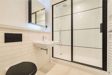 A recently built three bedroom maisonette to rent at Huntley Wharf by Berkeley Homes, in Reading's town centre and benefiting from an allocated parking space with EV Charging. - Photo 5