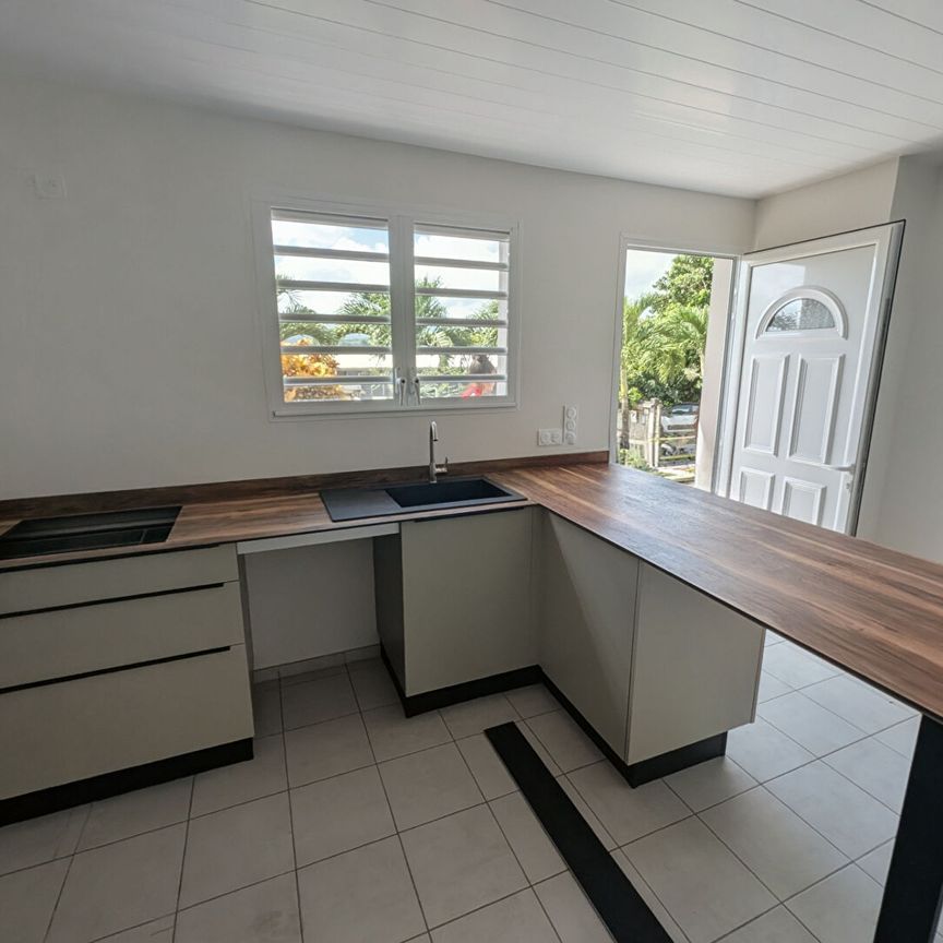 Maison T5 LE LAMENTIN à louer - Photo 1