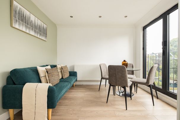 4 Bed Flat, Lexden Road, W3 - Photo 1