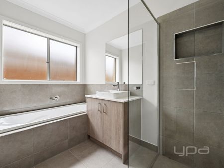 BRAND NEW 4 BEDROOM FAMILY HOME - Photo 3