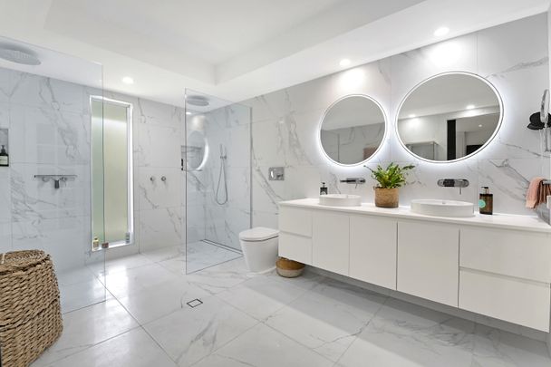 10 Cutwater Close, Clear Island Waters QLD 4226 - House For Rent | Domain - Photo 1