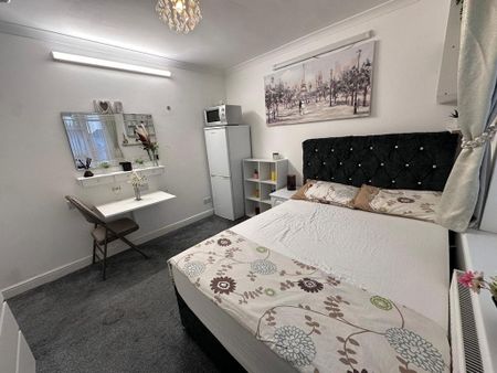 1 bedroom in a house share to rent - Photo 5