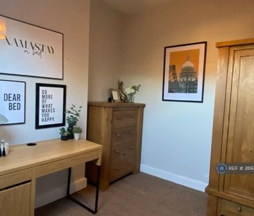 1 bedroom in a house share to rent - Photo 4