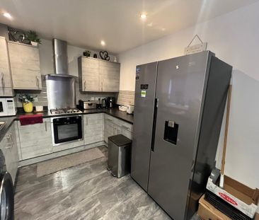 3 bedroom semi-detached house to rent - Photo 5