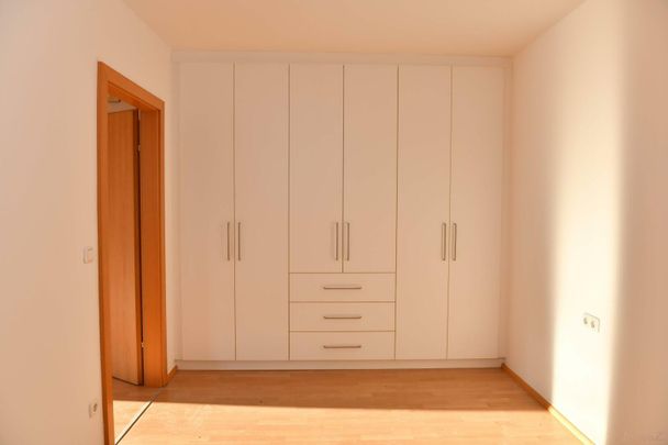 St. Peter- Neue Welt Höhe: 2-Zimmerwohnung mit Terrasse und Gartenanteil. - Photo 1