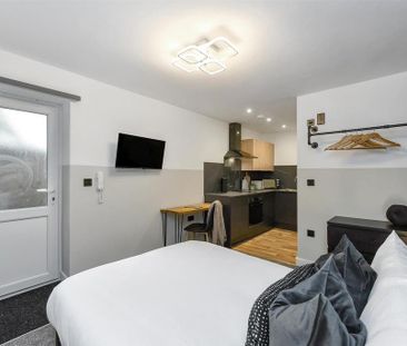 Studio to rent - Photo 2