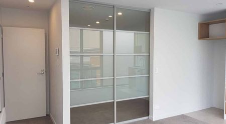 Nearly new one bedroom apartment - Photo 4