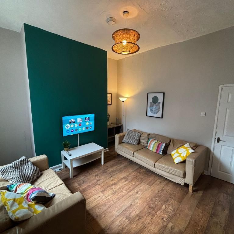 4 bedroom terraced house to rent - Photo 1