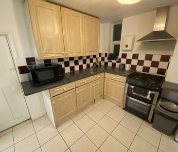 2 bedroom flat to rent - Photo 6