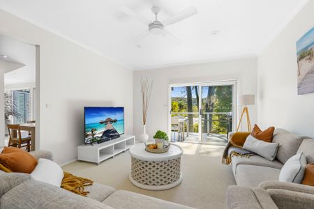 Renovated 4 Bedroom Plus Study Family Home, Walk to Village - Photo 4