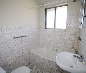 TOP FLOOR - 2 BEDROOM UNIT - Photo 4