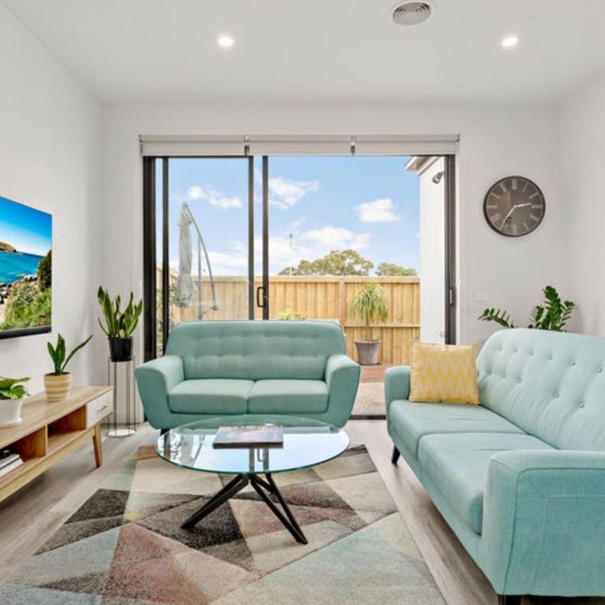 QUALITY HOME WITH FANTASTIC NEIGHBOURHOOD - Photo 1