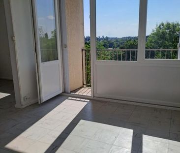 GRAND F2 87 RUE LIEUTENANTS CHAUVEAU - Photo 1