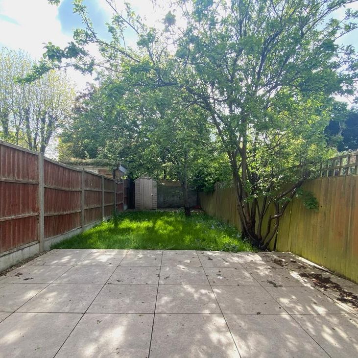 1 bedroom in a house share to rent - Photo 1