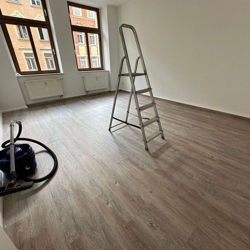 Neue EBK mögl. ! *** 1. OG - hochwertiges Laminat und West-Balkon ! - Foto 1