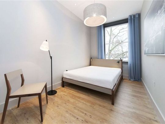 Immaculate two bedroom flat on Chiswick High Road. Modern throughout with furnishings. - Photo 1