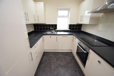 3 bedroom terraced house to rent - Photo 4
