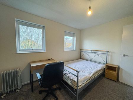 2 bedroom block of apartments to rent - Photo 5