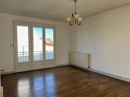 Location Maison 4 pièces 90m² ST YRIEIX LA PERCHE 87500 - Photo 3