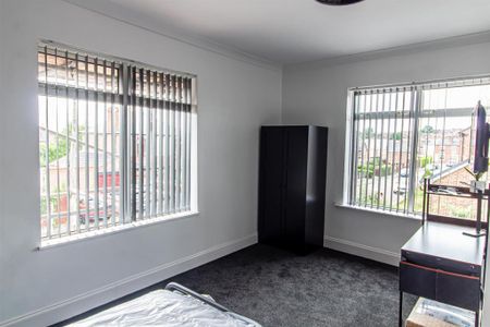 1 bedroom in a house share to rent - Photo 2