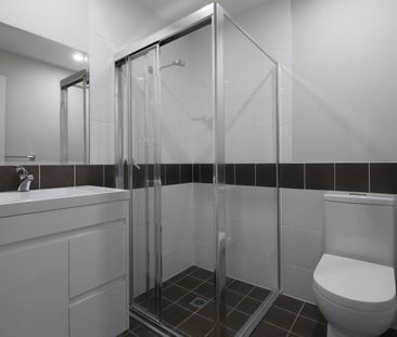 Modern 4-Bedroom Townhome in Prime Plumpton 🎉 - Photo 5