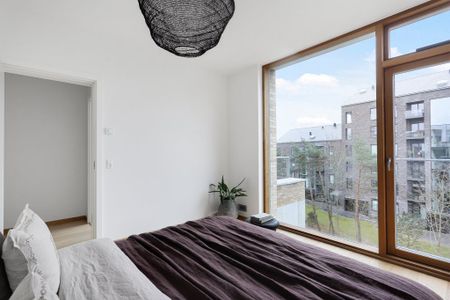 Eftertragtet stor 4-værelses lejlighed på øverste etage med stor sydvendt altan! - Photo 2