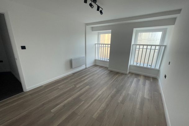 High Street - Photo 1