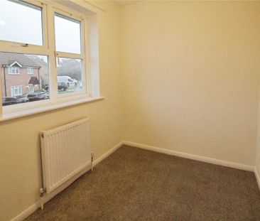 3 bedroom end of terrace house to rent - Photo 3