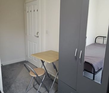 Room in a Shared House, Swan Place, LE3 - Photo 1