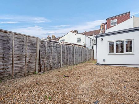 Carmichael Road Room 2 - Photo 5