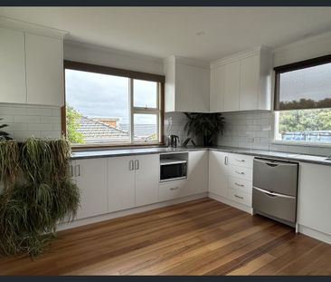 Low Maintenance Three Bedroom Home - Photo 5