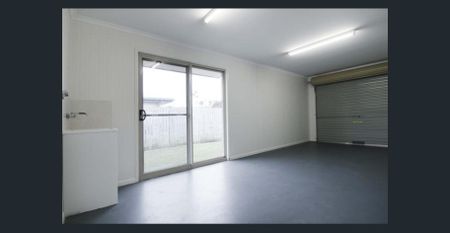 4 BEDROOM FAMILY HOME IN EIMEO - Photo 4