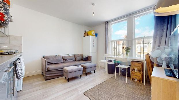 3 bedroom flat to rent - Photo 1