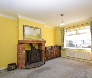 4 bed semi-detached bungalow to rent in Scalby Road, Scarborough, YO13 - Photo 1