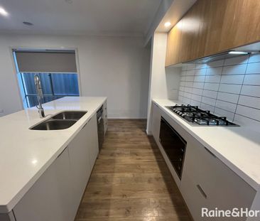 Modern 4 Bedroom Family Home! - Photo 6