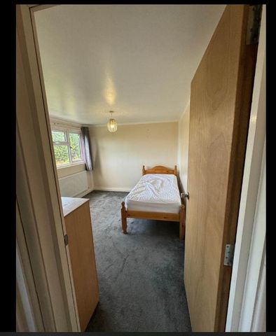 Room in a Shared House, Overstone Road, LU4 - Photo 2