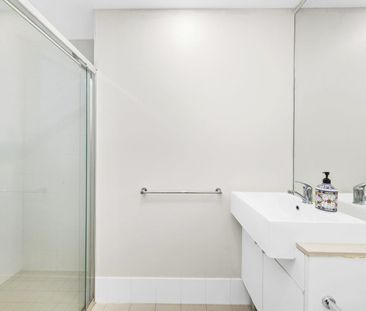 Townhouse Style 1 bedroom Apartment + Study area + 1.5 bathroom nex... - Photo 6