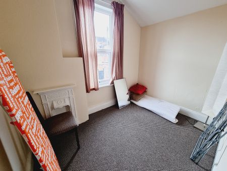 4 Bed Student Accommodation - Photo 3