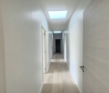 Location Maison 7 pièces 266m² - Photo 3