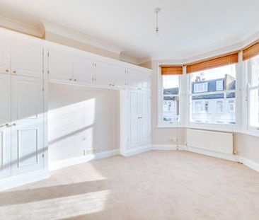 A large four double bedroom family home situated on a prime residen... - Photo 2