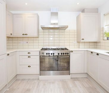 1 Bed Bungalow, Crofton Road, E13 - Photo 2