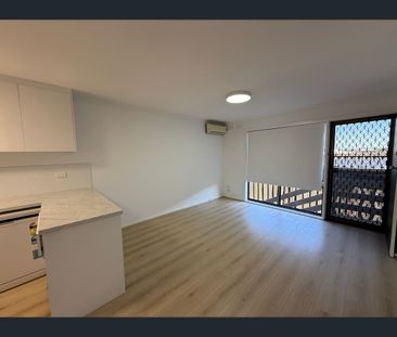 3/25 Hanson Street, Niddrie, Vic 3042 - Photo 3