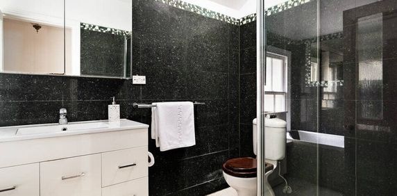 East Melbourne - Photo 2