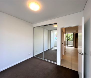 Modern As New 2 Bedroom Apartment for lease! - Photo 2