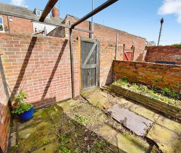 2 bedroom terraced house to rent - Photo 4