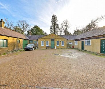 Compact furnished apartment with parking in a peaceful setting. - Photo 5